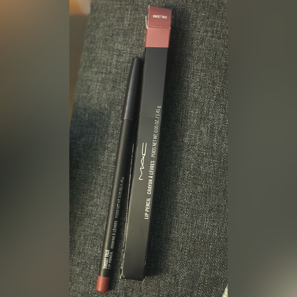 Mac cosmetics lip pencil  - Sweet talk